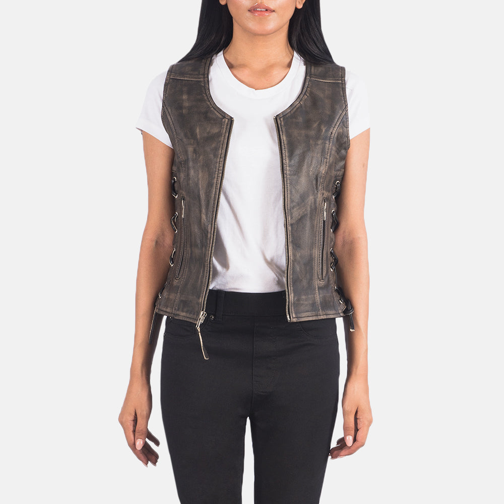
Vanda Distressed Barna Leather Biker Vest Női in Distressed Brown Goatskin Leather - Elölnézet & testre szabott sziluett | Online vásárlás