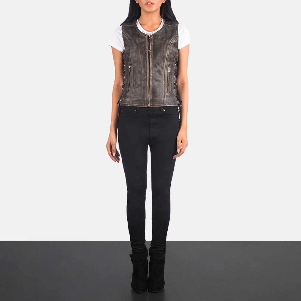 
Vanda Distressed Barna Leather Biker Vest Női - Oldalnézet az ergonomikus ujjkialakítással
