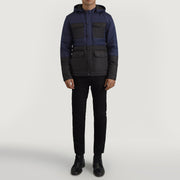 
Wayne Fekete & Kék Hooded Puffer Bőrdzseki Férfi - Oldalnézet az ergonomikus ujjkialakítással