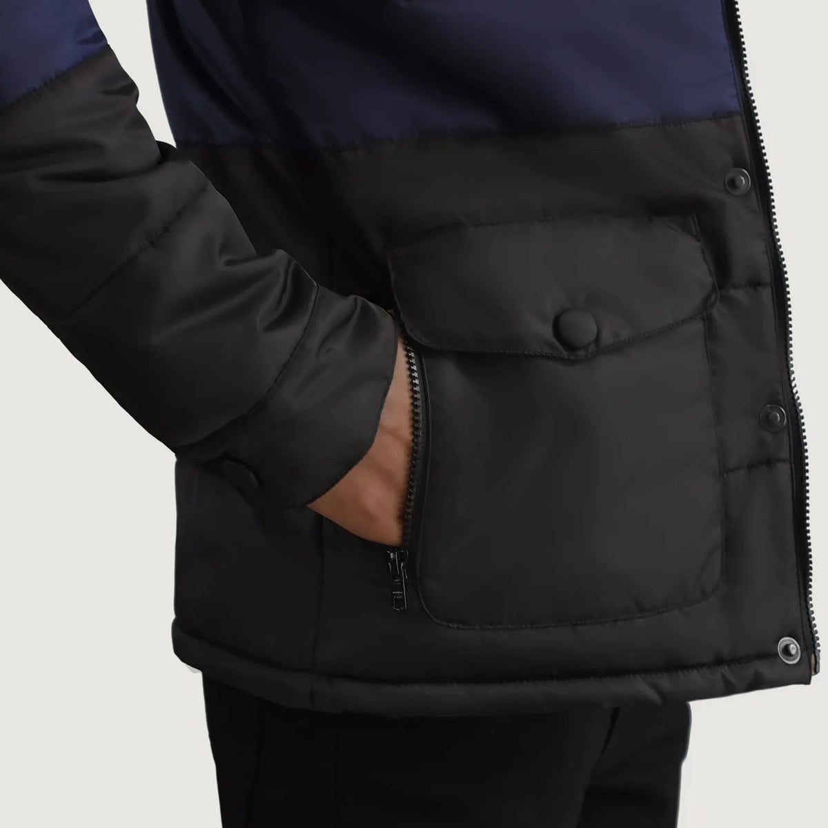 
Belső bélés nézet Showing Quilted Viscose Lining & Két funkcionális belső zseb