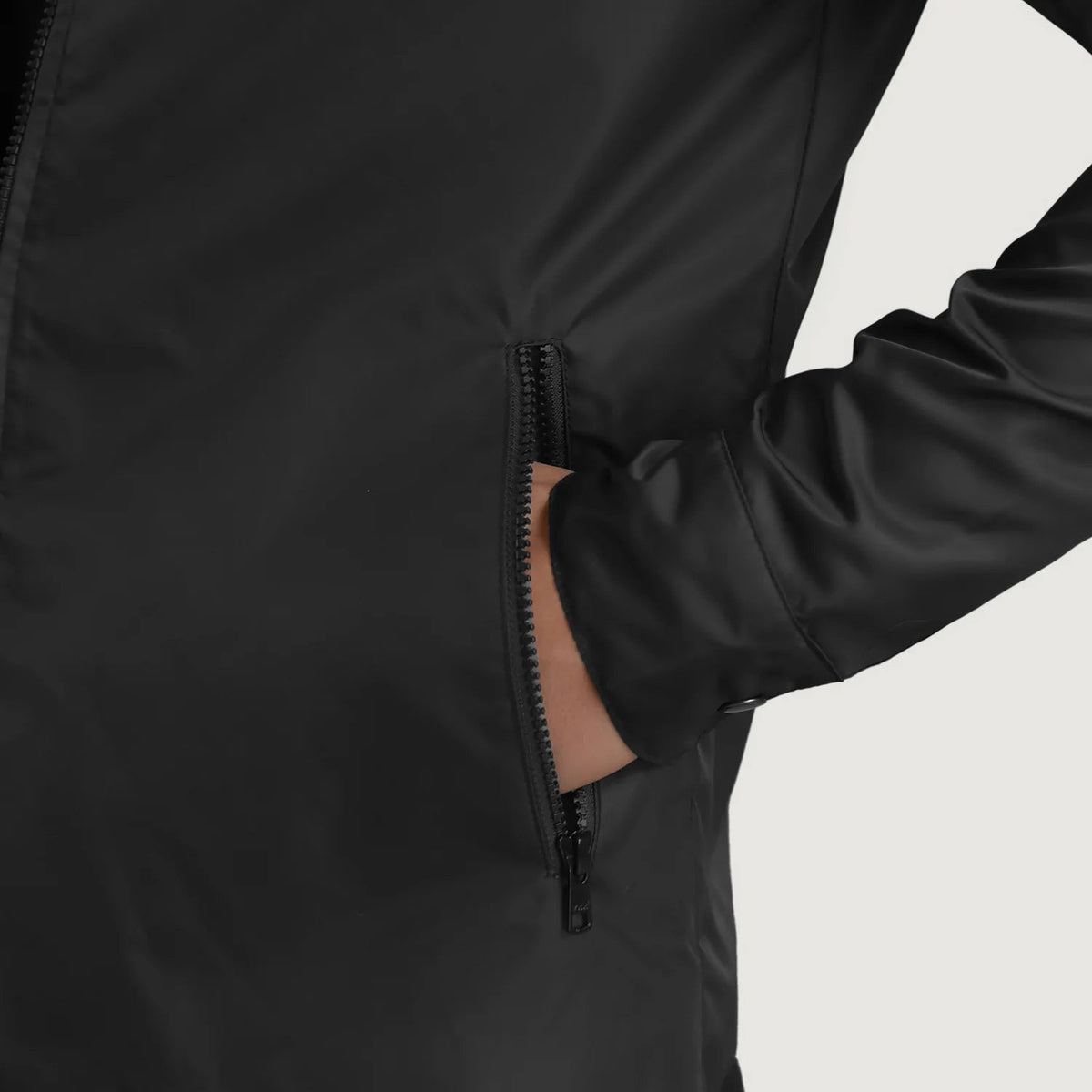 
Belső bélés nézet Showing Quilted Viscose Lining & Két funkcionális belső zseb