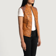 
Tan Brown Sheepskin Dip &Amp; Dye Leather Vest - Hátulnézet precíz vállilleszkedéssel és tiszta szegéllyel