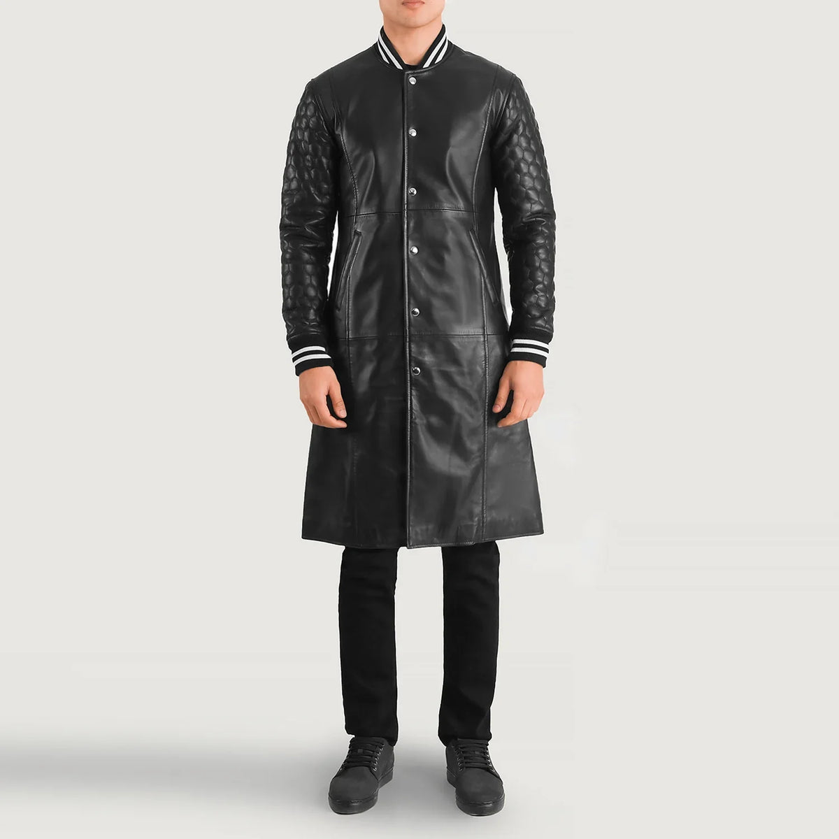 
Wilde Fekete Leather Varsity Bőrkabát Férfi in Black Sheepskin Leather - Elölnézet & testre szabott sziluett | Online vásárlás