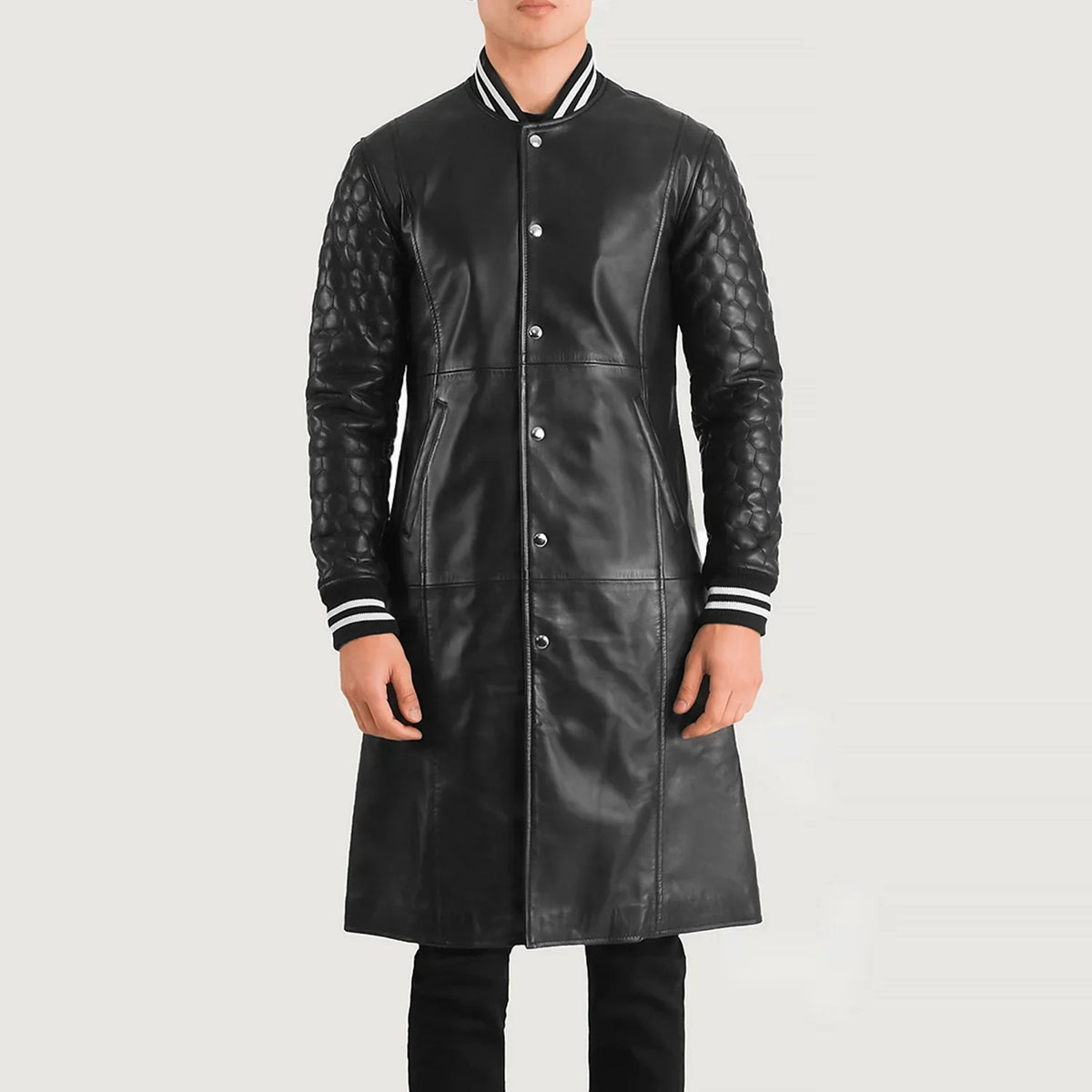 
Közeli részlet of Varsity collar & Snap Button button Hardware on Wilde Fekete Leather Varsity Bőrkabát Férfi